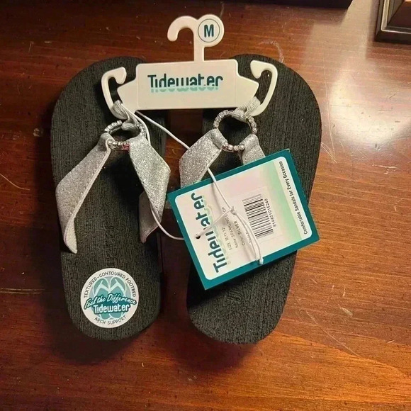 Toddler Size 11-12 Tidewater Silver Sparkling Loop Flip- Flops - Picture 4 of 7